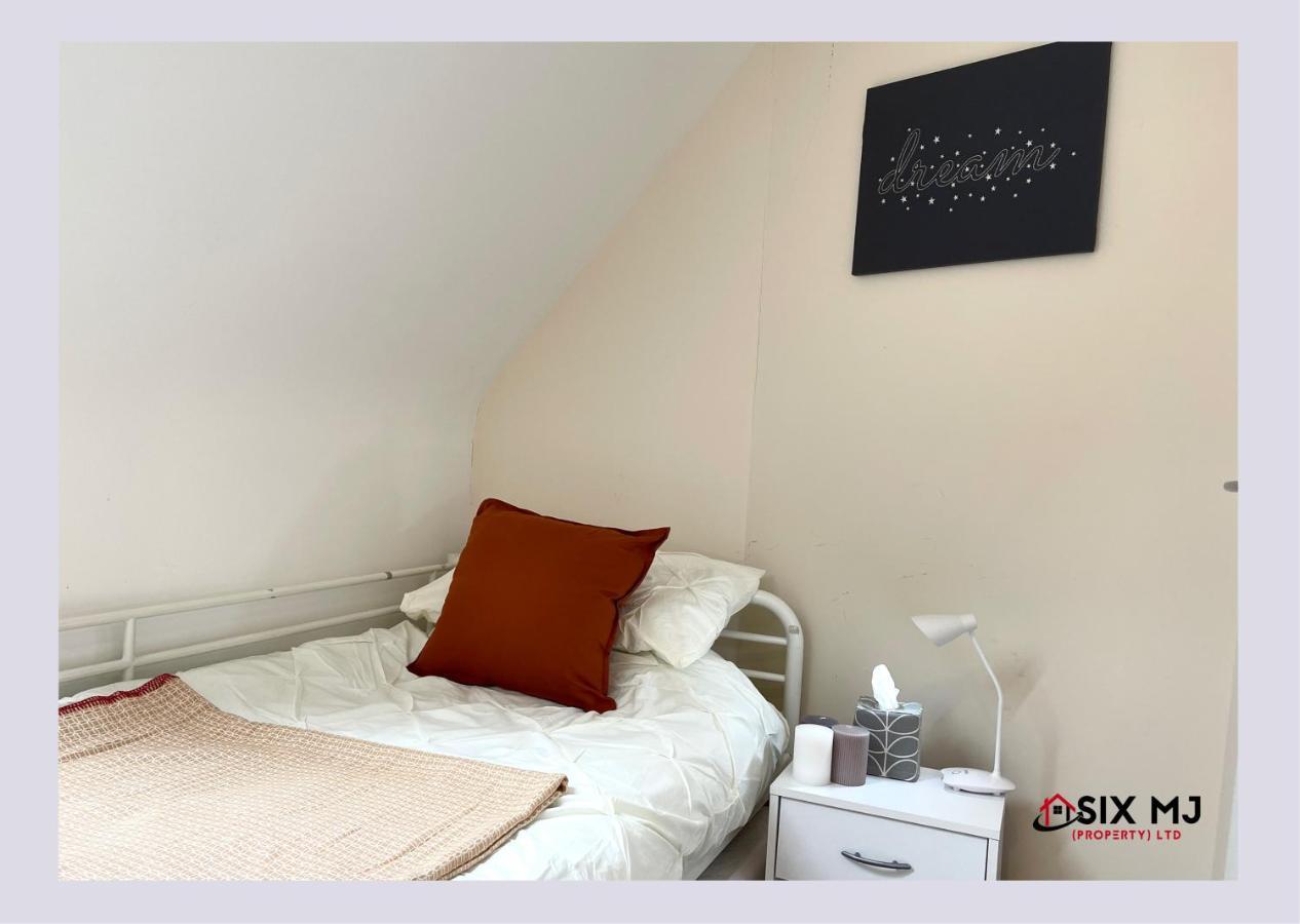 Chichele House, Sleeps 8, Nr Rushden Lakes, Allocated Parking, Corporate Welcome Higham Ferrers Esterno foto