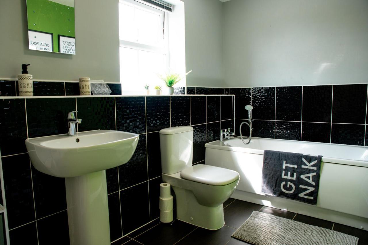 Chichele House, Sleeps 8, Nr Rushden Lakes, Allocated Parking, Corporate Welcome Higham Ferrers Esterno foto