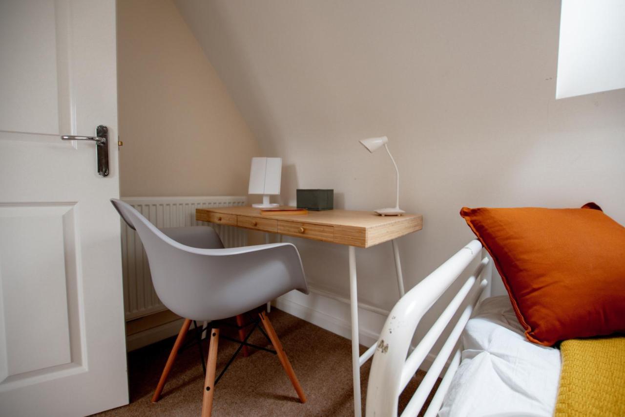 Chichele House, Sleeps 8, Nr Rushden Lakes, Allocated Parking, Corporate Welcome Higham Ferrers Esterno foto